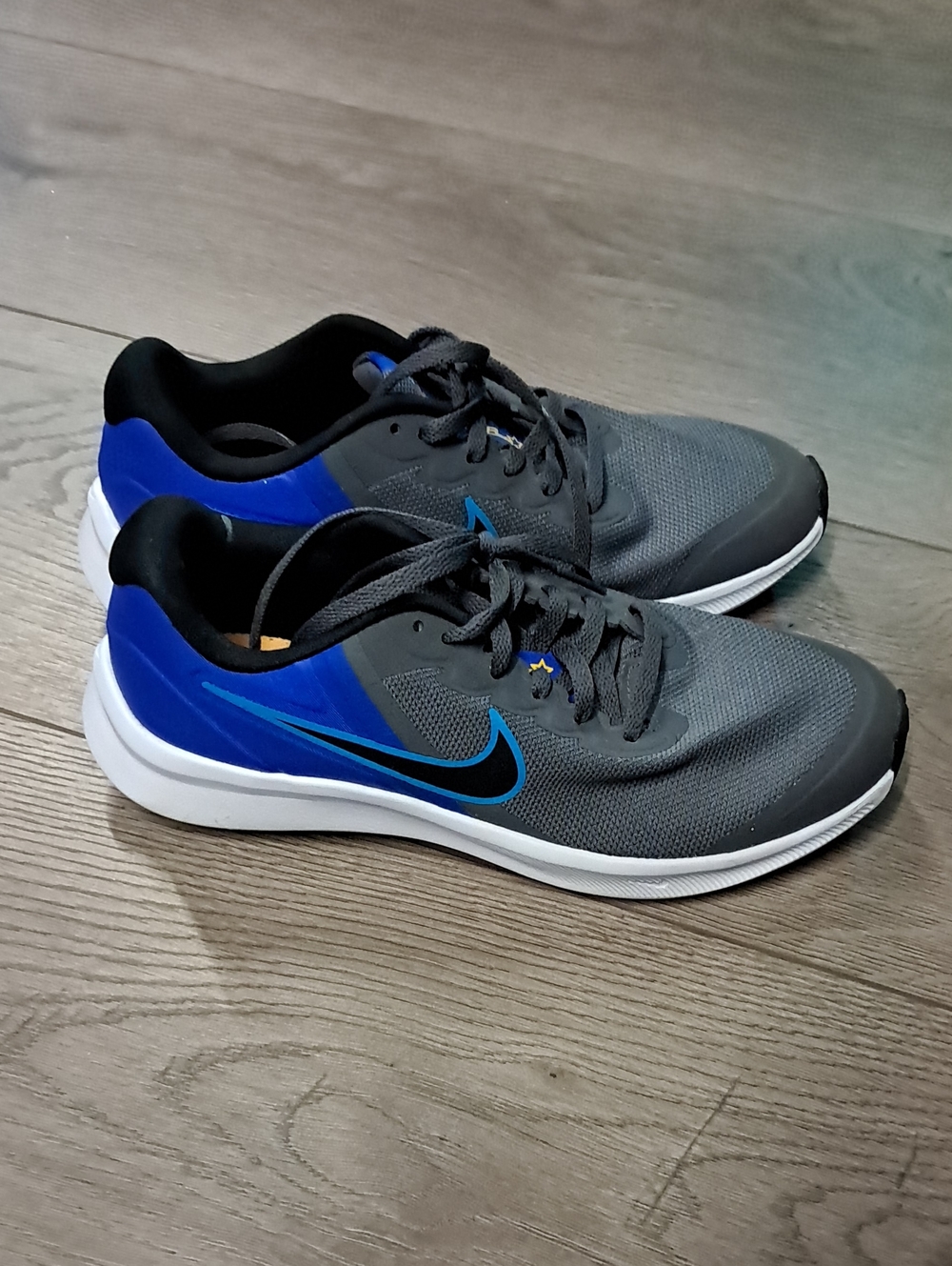 Nike Boy's Gray and Blue Low-Top Running Shoes